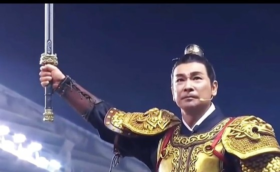 趙文卓扮鄭成功登船拔劍喊話：殺！殺！殺！