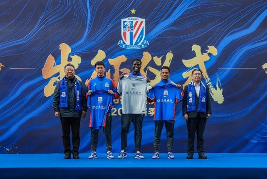 申花2026賽季出征：新援亮相，谷際慶稱背負(fù)前所未有壓力