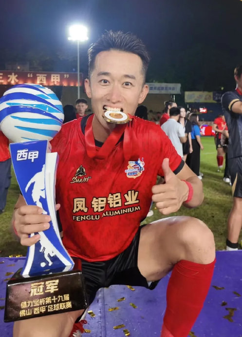對話許小龍：36歲退役球員腹肌仍在 李鐵業(yè)務(wù)能力確實(shí)強(qiáng)但出事想不到