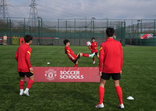 U15國(guó)少選拔隊(duì)英倫三周拉練：曼聯(lián)青訓(xùn)課程+四場(chǎng)梯隊(duì)友誼賽