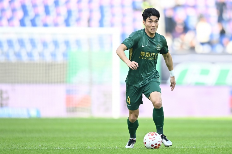 樸鎮(zhèn)燮累計四黃停賽 賽后直飛韓國隊報到 浙江主場0-5負(fù)鐵人
