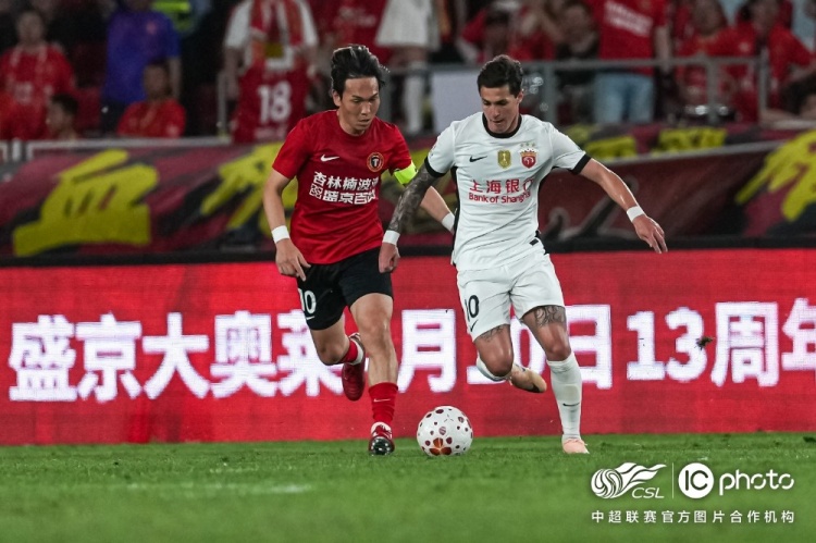 姆本扎+熱菲尼奧三分鐘兩球逆轉(zhuǎn)，海港客場2-3遭鐵人楠波灣絕殺