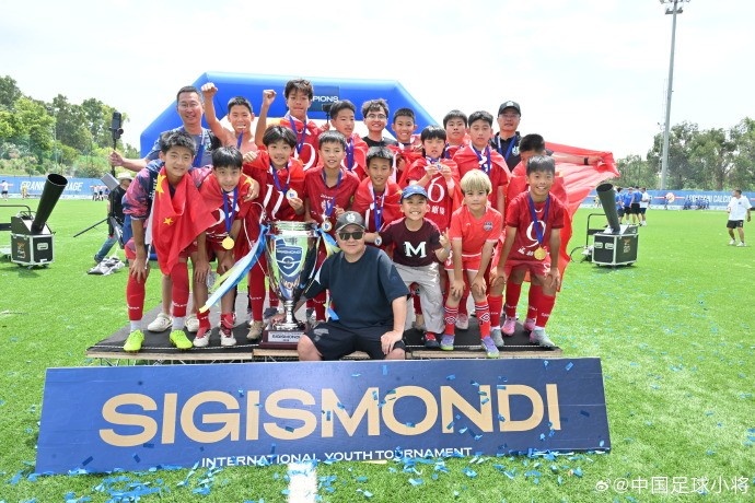 中國足球小將2014隊點(diǎn)球擒埃弗頓 捧得SIGISMONDI杯