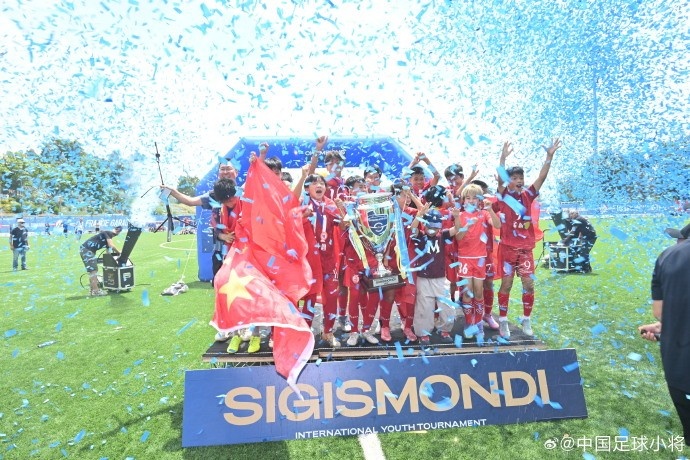 中國足球小將2014隊點(diǎn)球擒埃弗頓 捧得SIGISMONDI杯