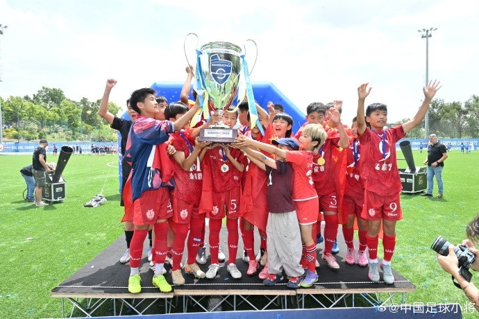 中國足球小將2014隊點(diǎn)球擒埃弗頓 捧得SIGISMONDI杯