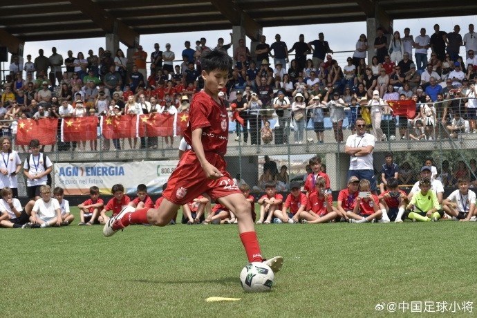 中國足球小將2014隊點(diǎn)球擒埃弗頓 捧得SIGISMONDI杯